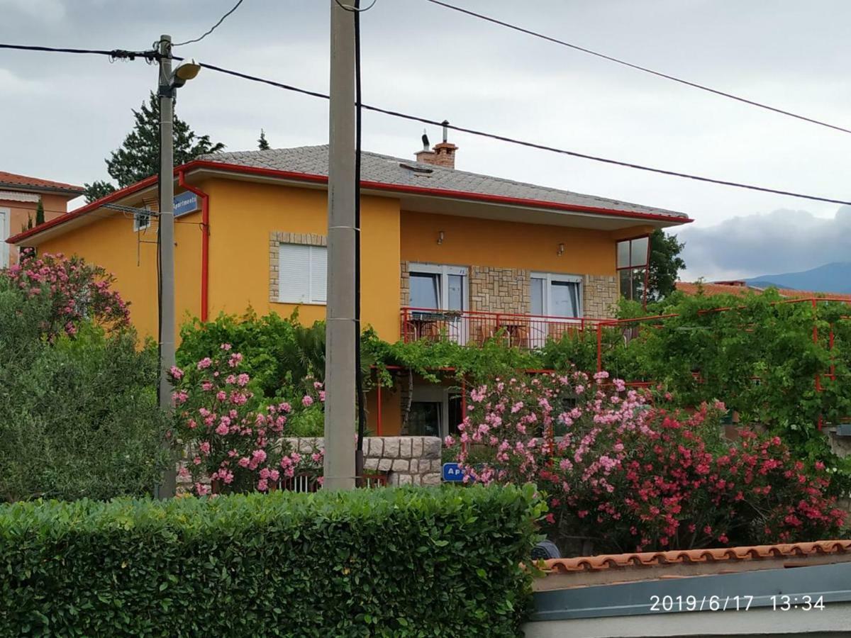Apartments Maricic 200 Meters From The Beach Novi Vinodolski Exterior photo